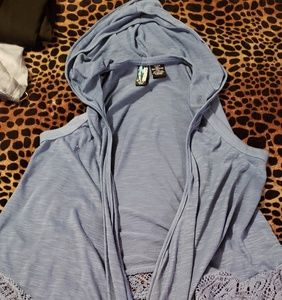 Weavers Tops - Hooded sleeveless top Weavers Tops - Hooded sleeveless top